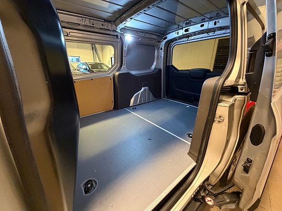 Ford Transit Connect 14 of 26