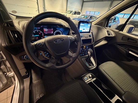 Ford Transit Connect 16 of 26