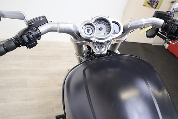 Harley-Davidson V-Rod Muscle 6 of 14