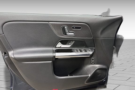 Mercedes-Benz EQA300 15 of 18