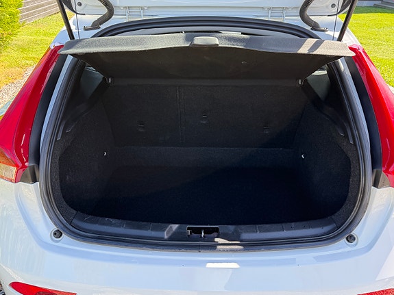 Volvo V40 5 of 17