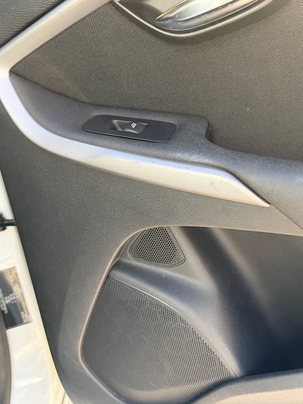 Volvo V40 8 of 17