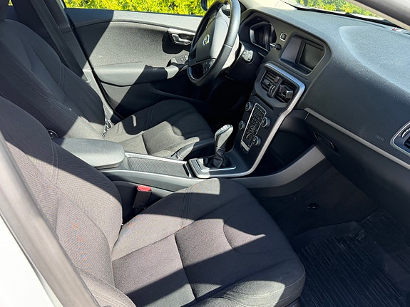 Volvo V40 10 of 17