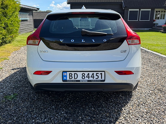 Volvo V40 4 of 17