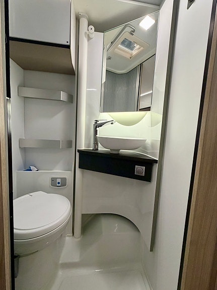 Bilde 22 av Adria Compact Supreme Dl. HPC Hydrauliske støtteben.Solselle.