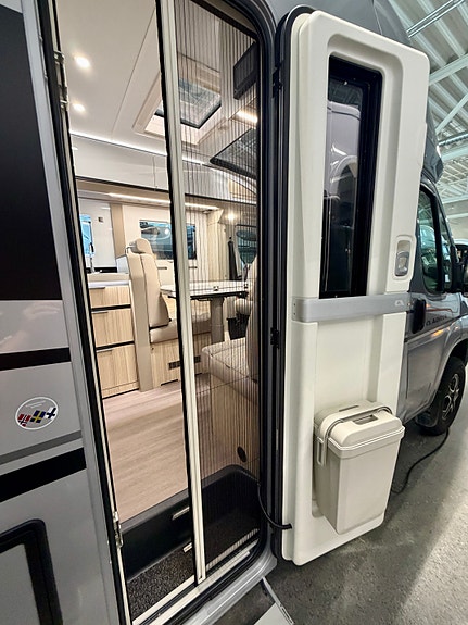 Bilde 11 av Adria Compact Supreme Dl. HPC Hydrauliske støtteben.Solselle.