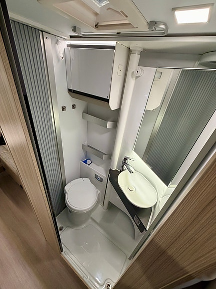 Bilde 21 av Adria Compact Supreme Dl. HPC Hydrauliske støtteben.Solselle.