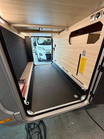 Bilde 10 av Adria Compact Supreme Dl. HPC Hydrauliske støtteben.Solselle.