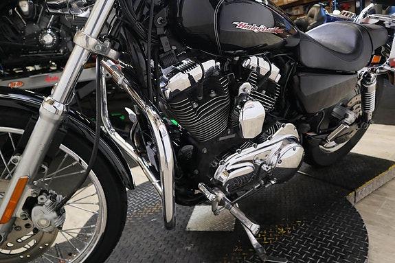 Harley-Davidson Sportster Custom 7 of 15