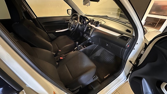 Suzuki Swift 8 of 24