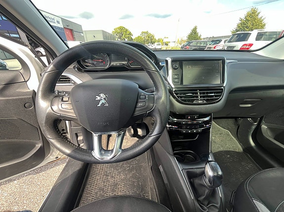 Peugeot 208 9 of 14