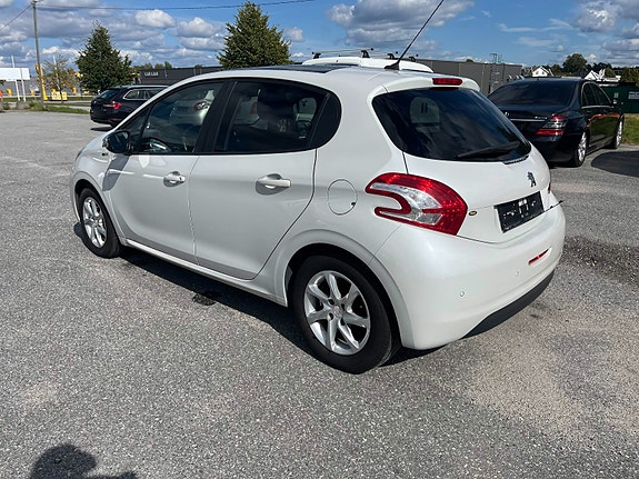 Peugeot 208 7 of 14