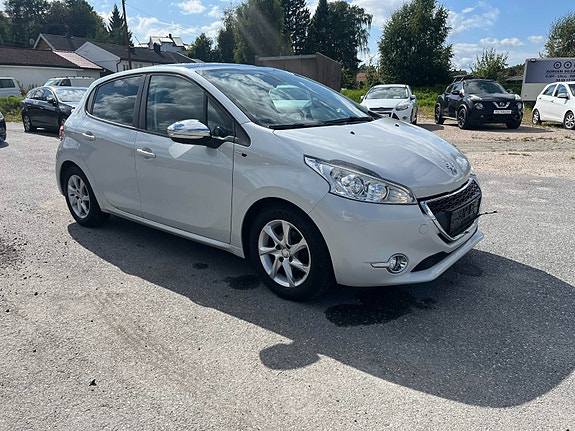Peugeot 208 3 of 14