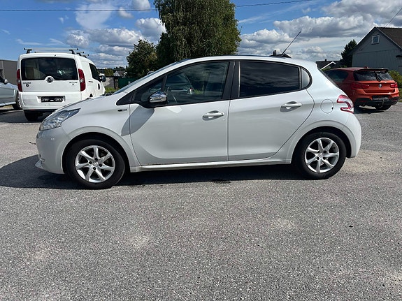 Peugeot 208 8 of 14