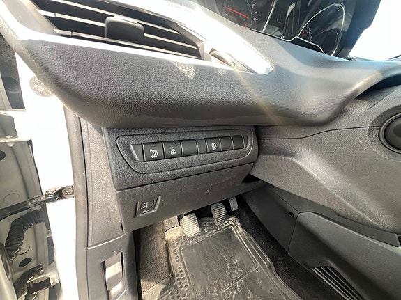 Peugeot 208 14 of 14