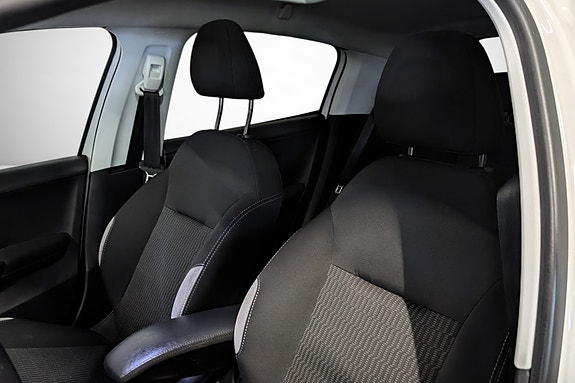 Peugeot 208 19 of 25