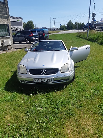 Mercedes-Benz SLK200 2 of 3