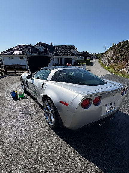 Chevrolet Corvette 16 of 30