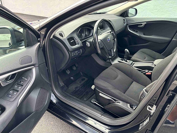 Volvo V40 10 of 17