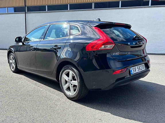 Volvo V40 3 of 17