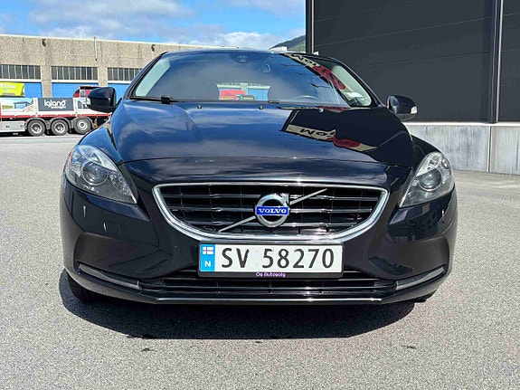 Volvo V40 8 of 17