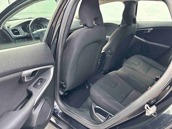 Volvo V40 12 of 17