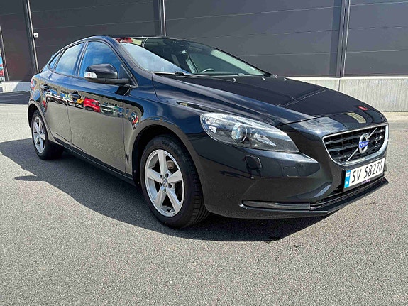 Volvo V40 7 of 17