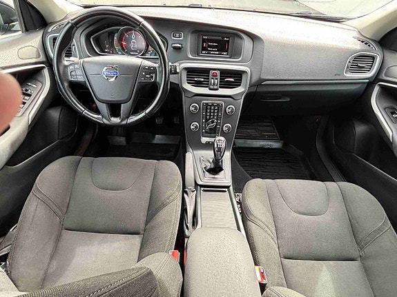 Volvo V40 14 of 17