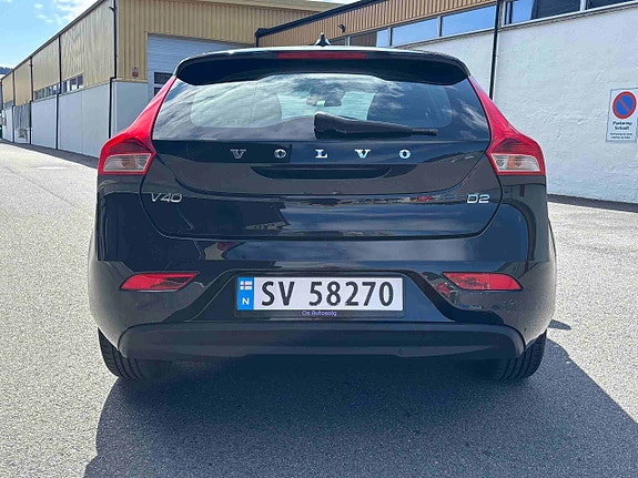 Volvo V40 4 of 17
