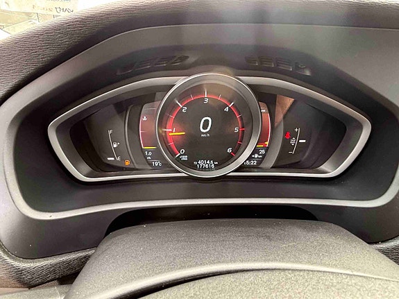 Volvo V40 16 of 17