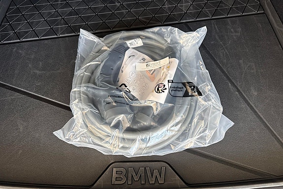 BMW iX1 19 of 22