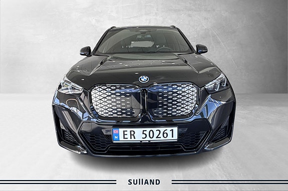 BMW iX1 8 of 22