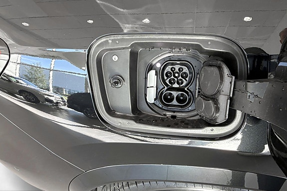 BMW iX1 9 of 22