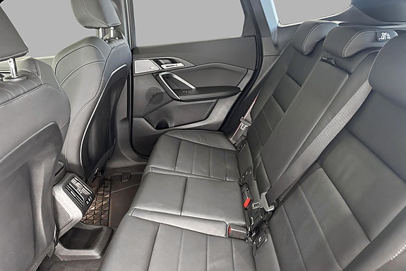 BMW iX1 16 of 22