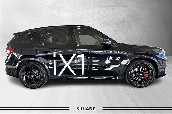 BMW iX1 6 of 22