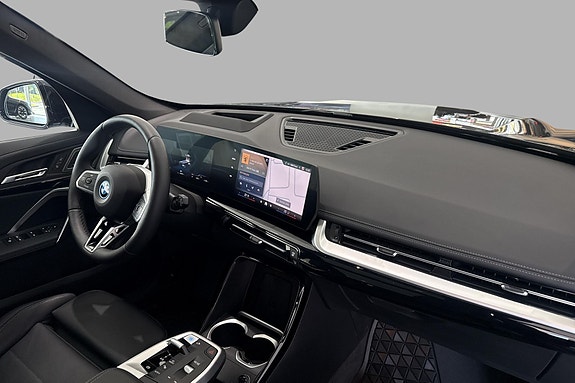 BMW iX1 15 of 22