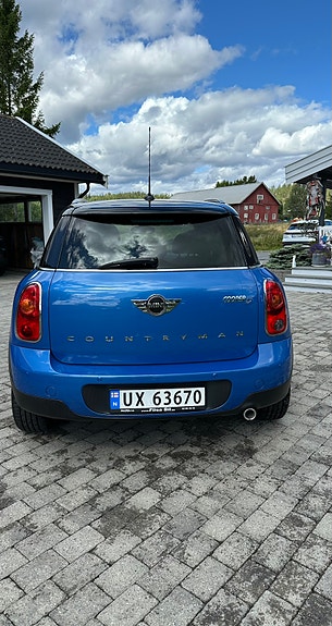 MINI Countryman Cooper D 2 of 10