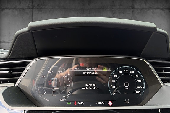 Audi e-tron 12 of 20