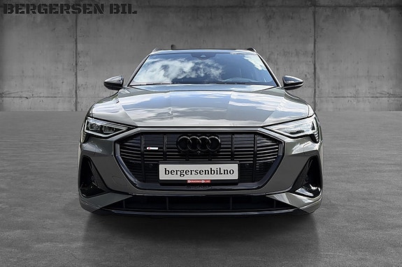 Audi e-tron 8 of 20