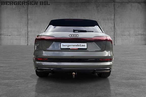 Audi e-tron 4 of 20