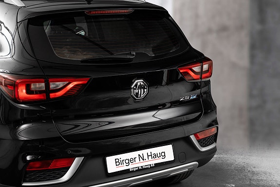 MG ZS EV 6 of 25