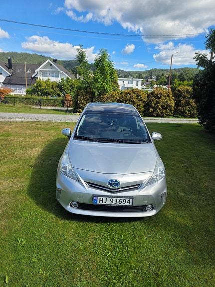 Toyota Prius+ 3 of 19