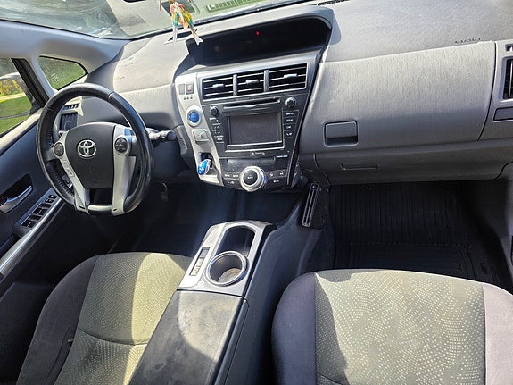 Toyota Prius+ 9 of 19