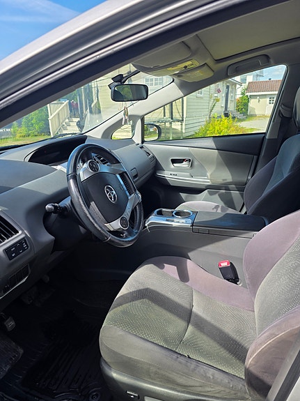 Toyota Prius+ 13 of 19