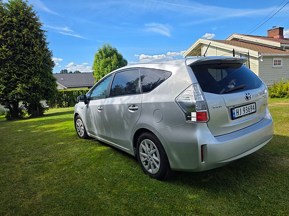 Toyota Prius+ 16 of 19