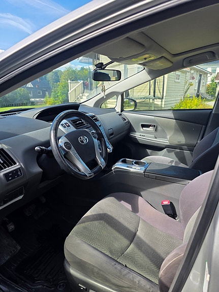 Toyota Prius+ 12 of 19