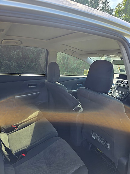 Toyota Prius+ 10 of 19