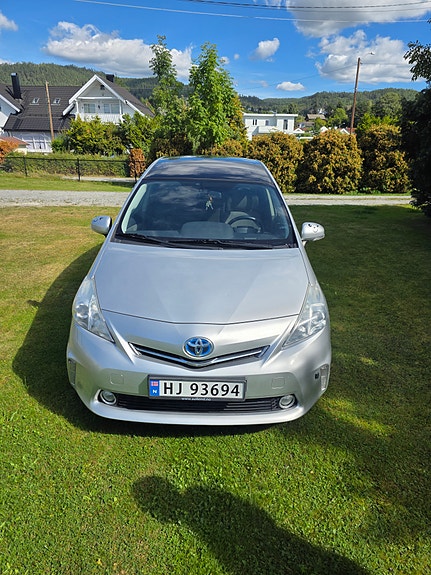 Toyota Prius+ 2 of 19
