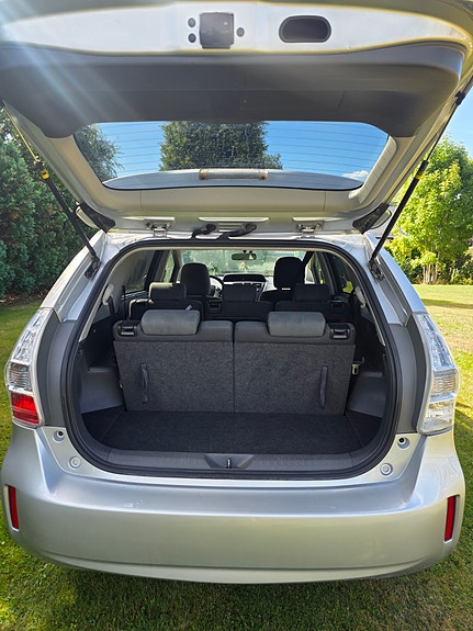 Toyota Prius+ 6 of 19