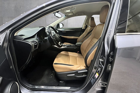 Lexus NX300h 9 of 25